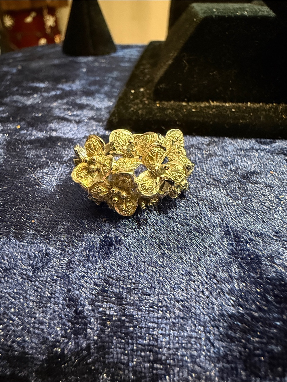 Vintage sterling silver flower burst ring with blue stones size 5.75